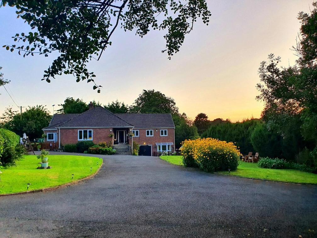 Idyllic 2 Bedroom Self-Contained Upsidedown Annexe Llandrindod Wells Exteriér fotografie