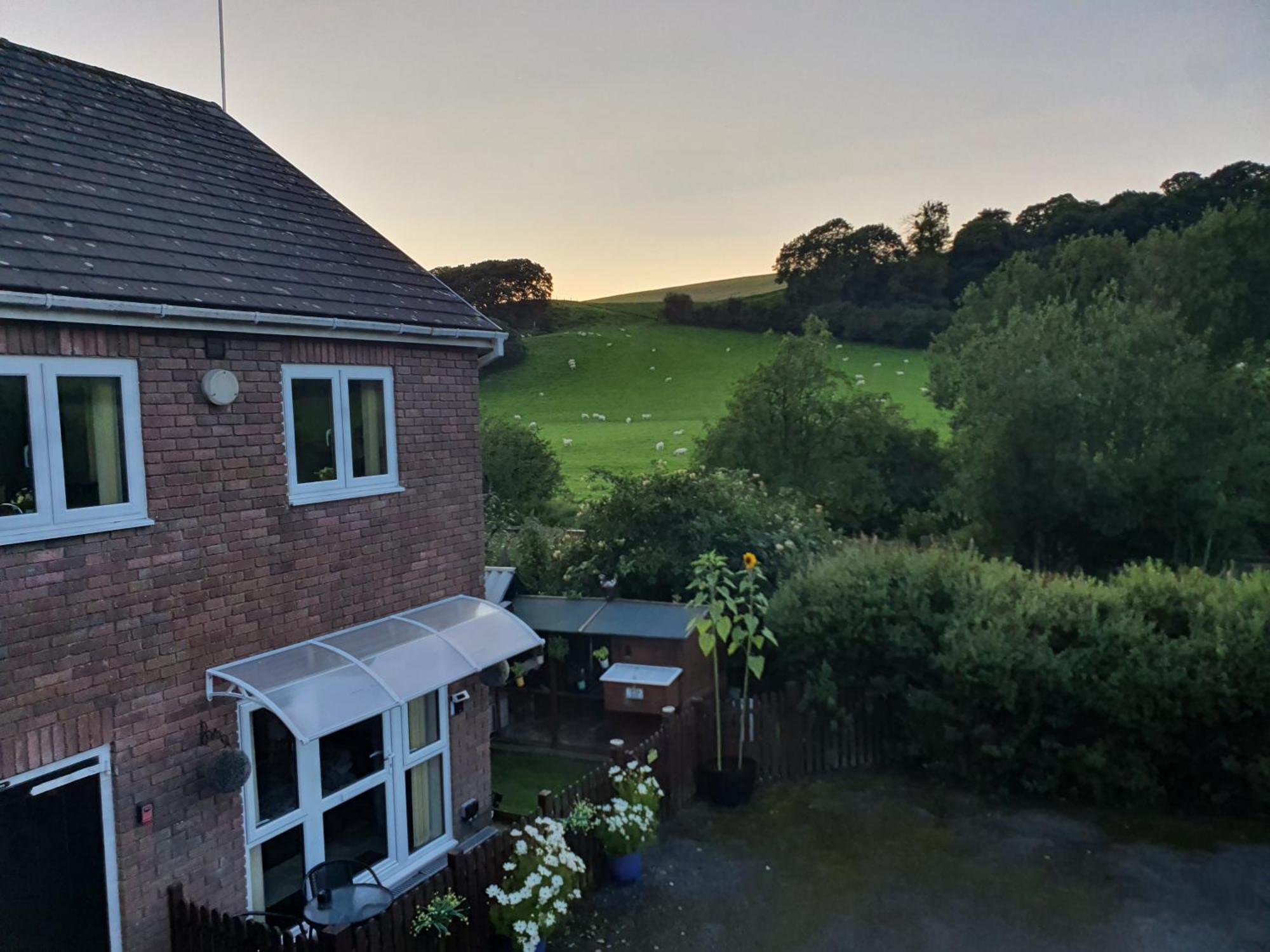 Idyllic 2 Bedroom Self-Contained Upsidedown Annexe Llandrindod Wells Exteriér fotografie