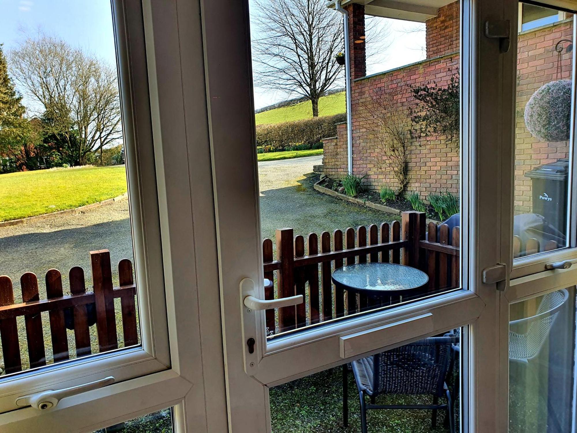 Idyllic 2 Bedroom Self-Contained Upsidedown Annexe Llandrindod Wells Exteriér fotografie